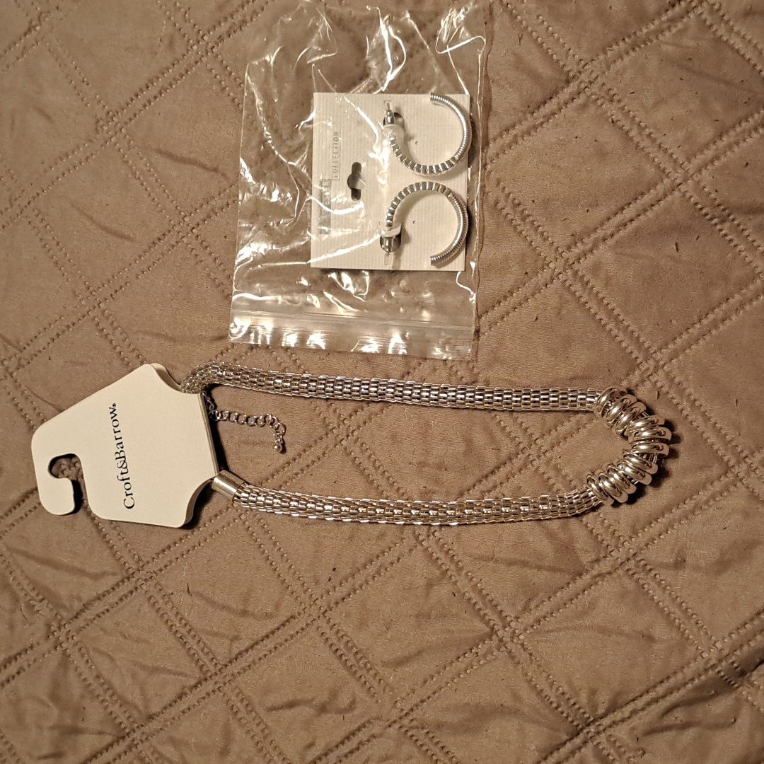Croft And Barrow Necklace And Earrings 20$